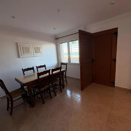 Apartament En Primera Linea De Playa En Les Palmeres-vistas Al Mar-el Refugio Del Mediterraneo